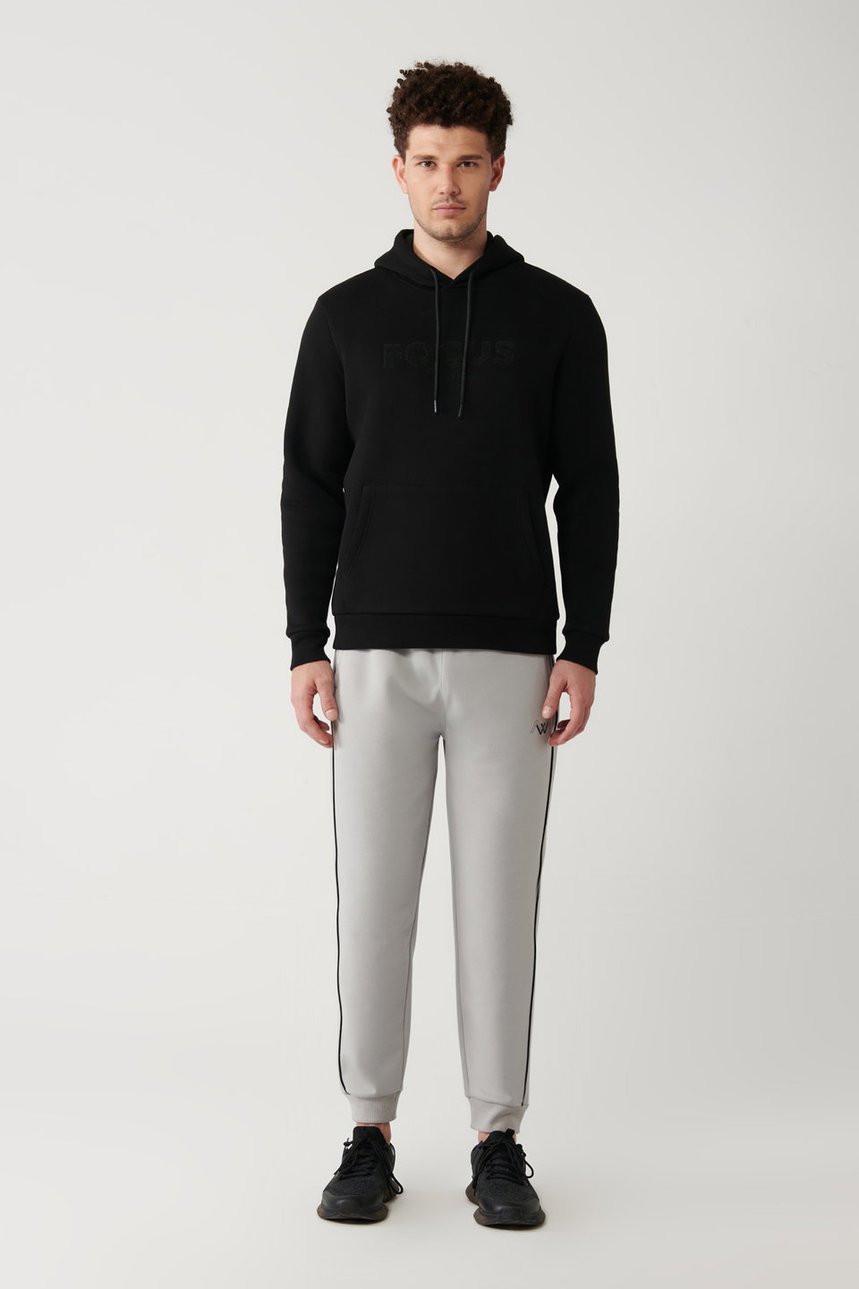 Men's raised fabric hooded collar filter embroidered kangaroo pocket sweatshirt a32y1193