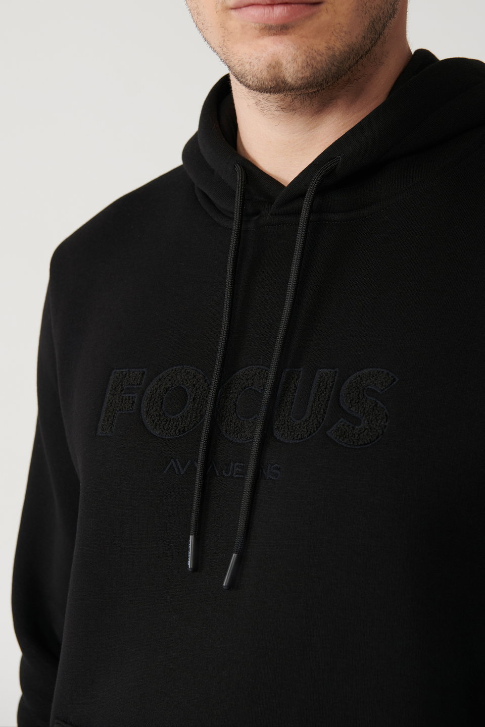 Men's raised fabric hooded collar filter embroidered kangaroo pocket sweatshirt a32y1193
