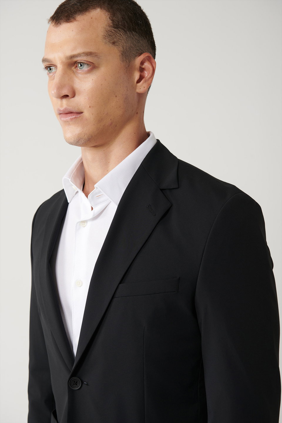 Men's Unlined Water Repellent Bi-Stretch Lightweight Comfort Slim Fit Jacket A41Y4030