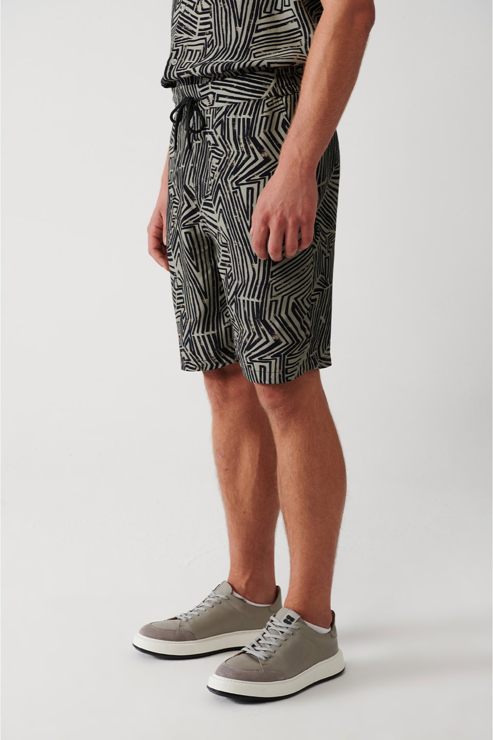 Men's 100% Viscose Side Pocket Tied Waist Shorts A31Y3720