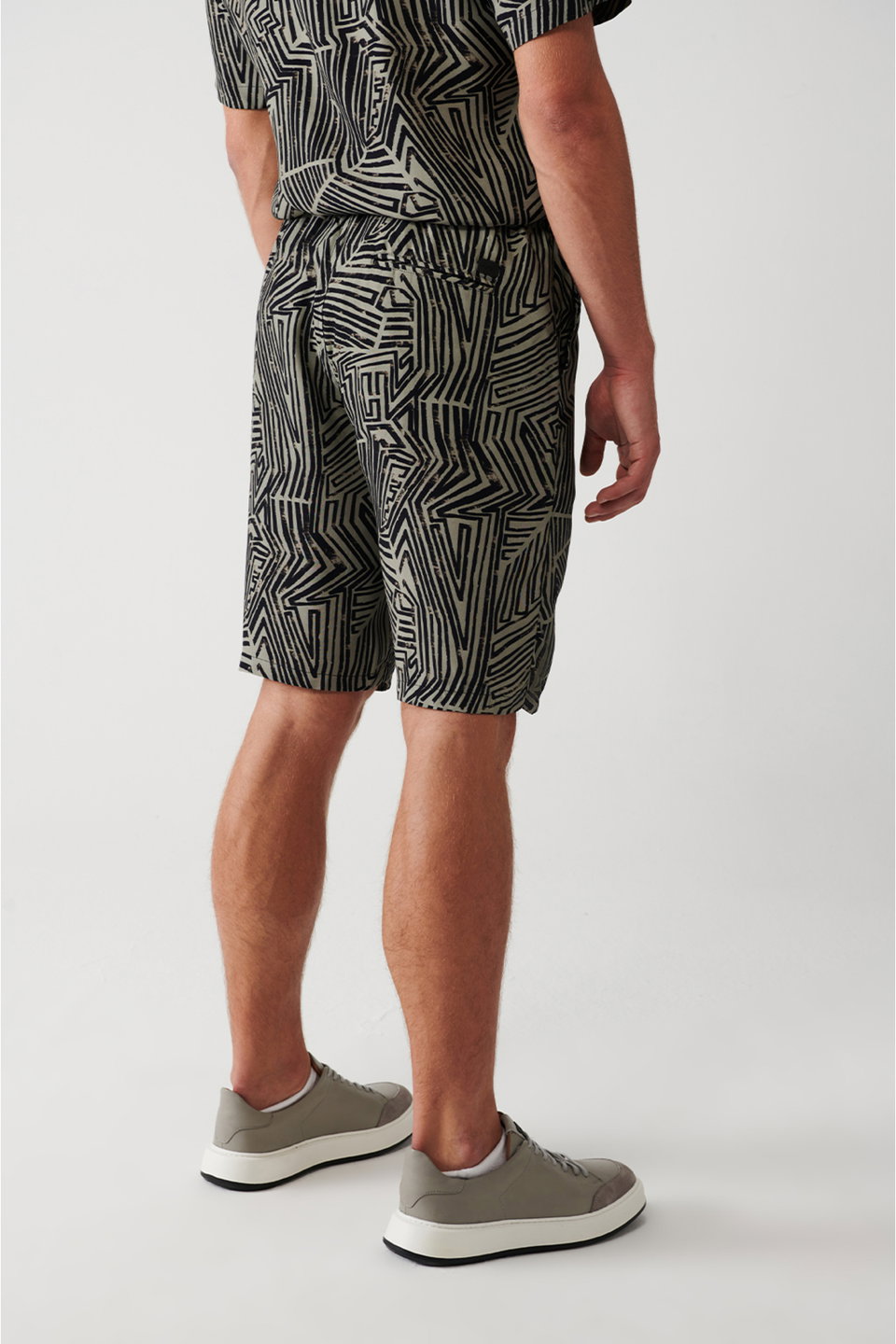 Men's 100% Viscose Side Pocket Tied Waist Shorts A31Y3720