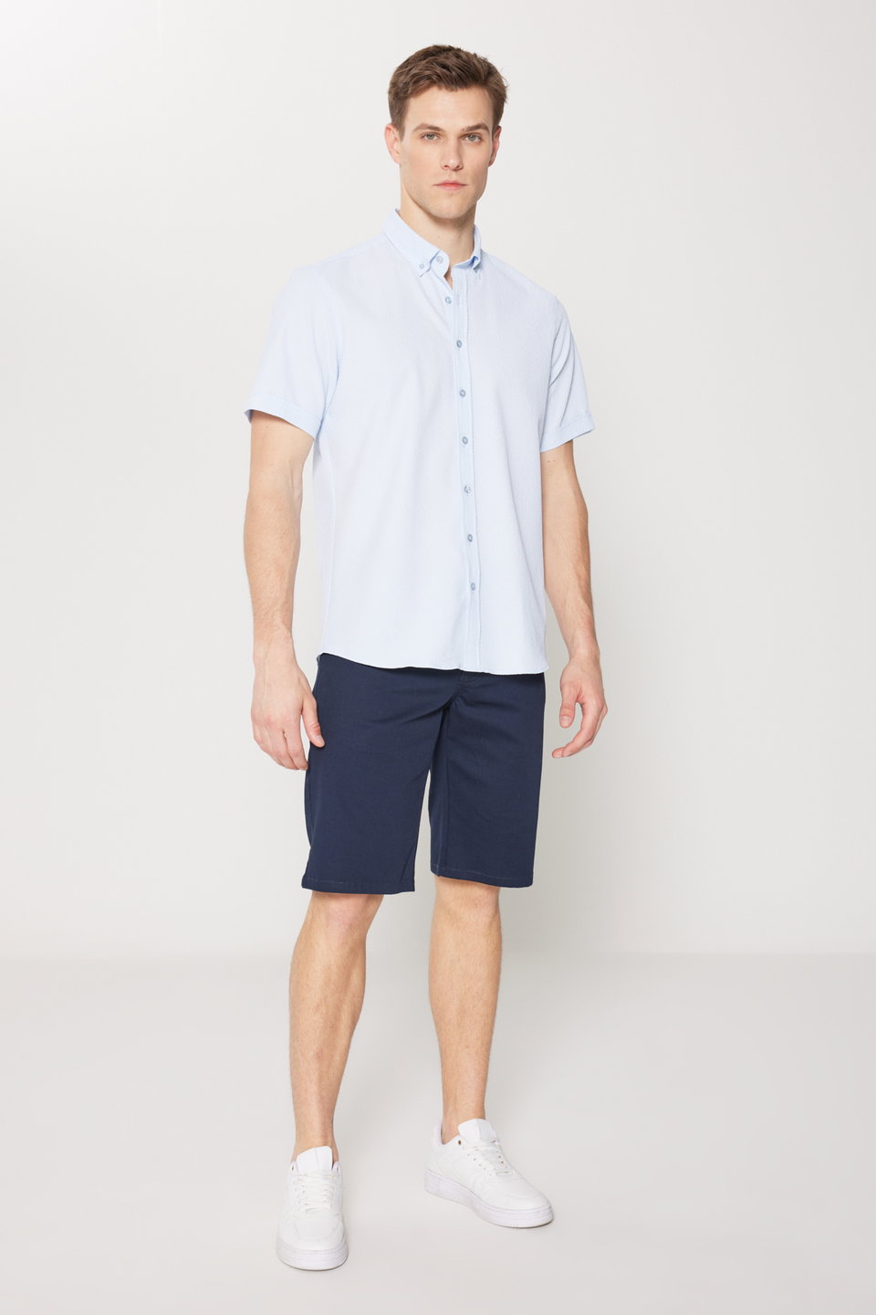 Men's Slim Fit Narrow Cut Button Collar Seersucker Patterned Shirt