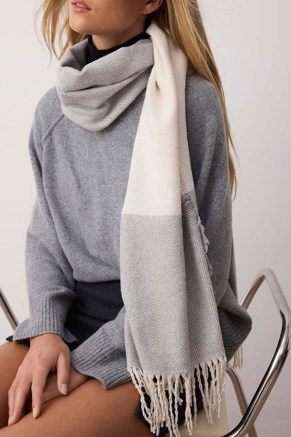 Women's Soft-textured Scarf with Tassels TWOAW24AT00006.