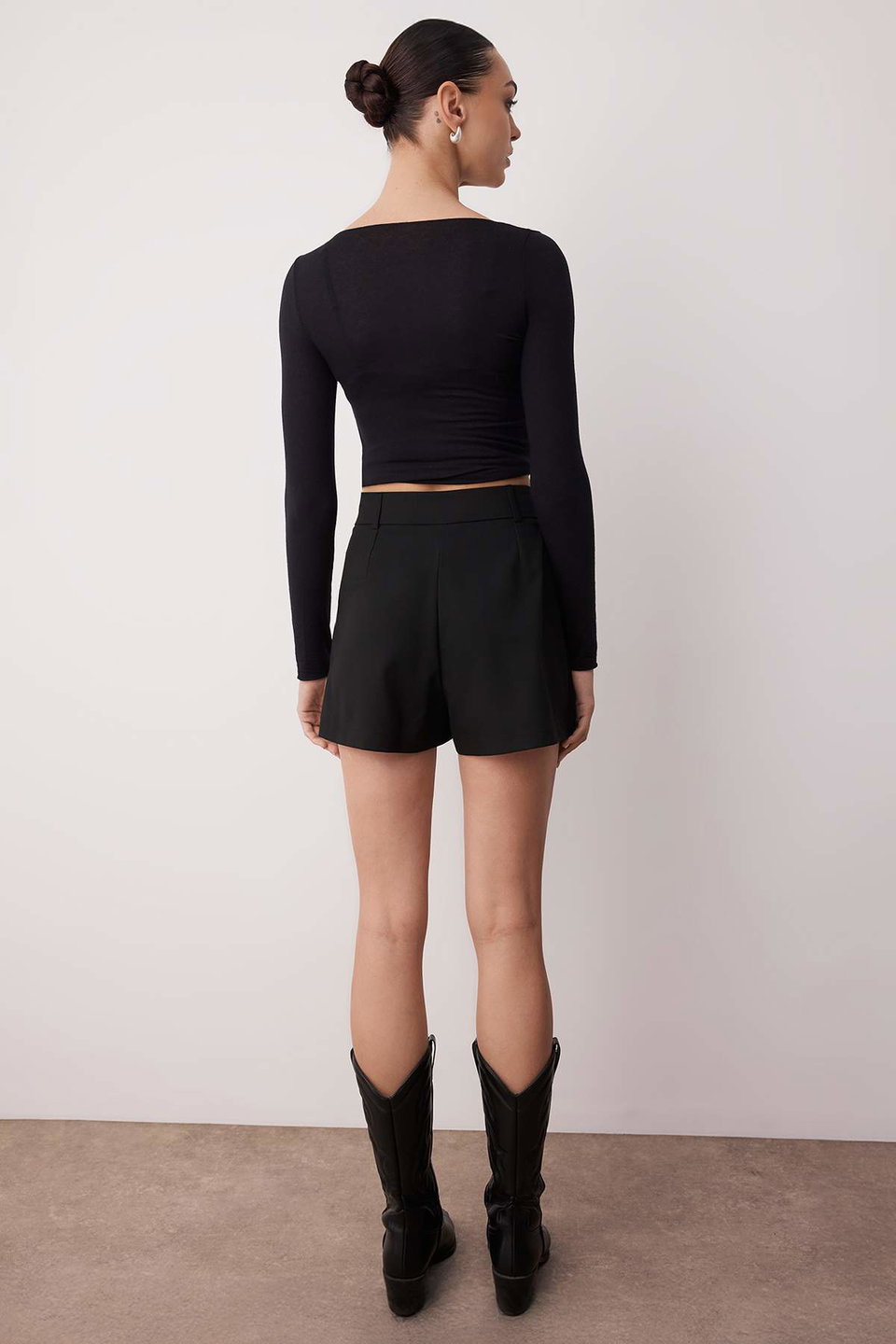 Premium Quality Pleated Woven Shorts Skirt TWOAW24SR00034