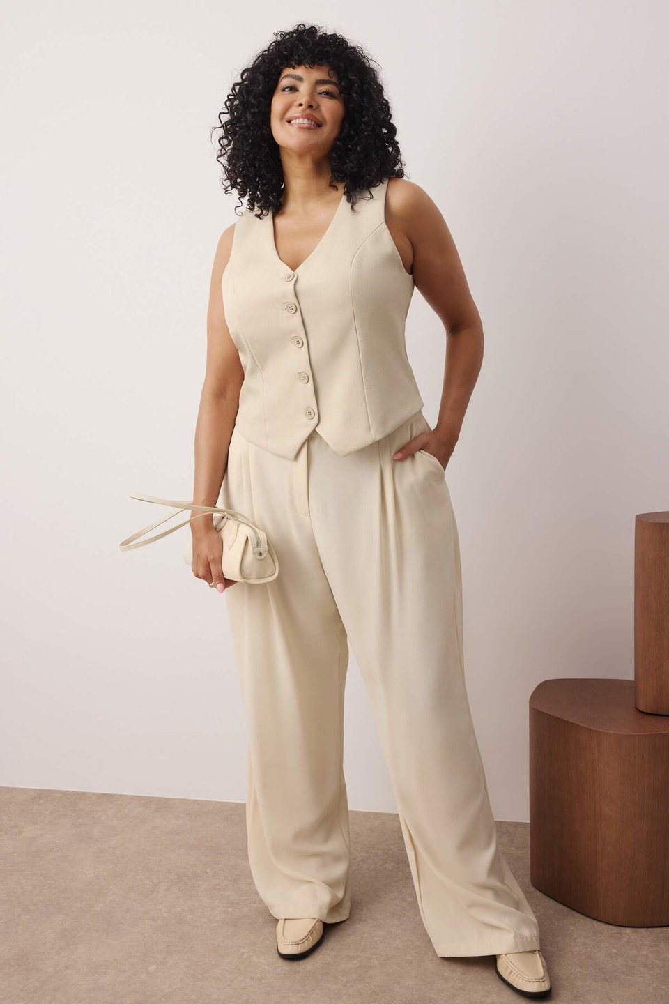 Fitted Crop Buttoned Woven Plus Size Vest TBBSS24BH00003