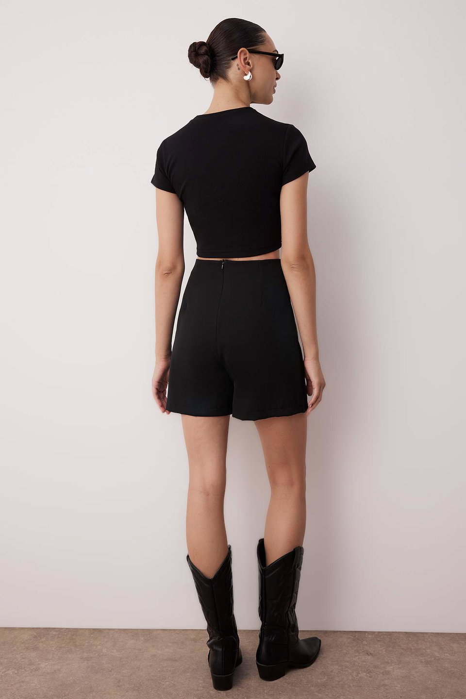 Zipper Detail Woven Shorts Skirt TWOSS20SR0139
