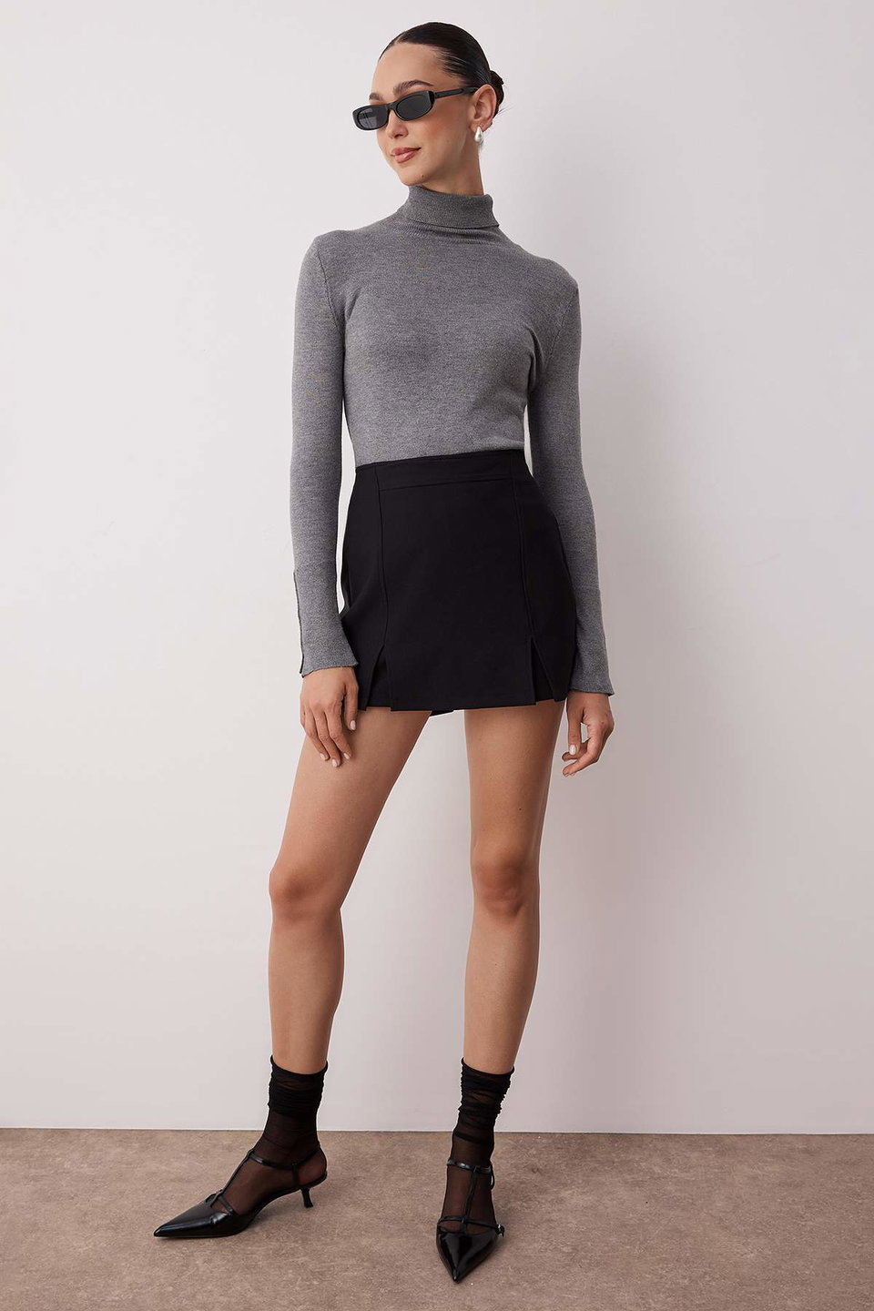Double Slit Super Mini Length Woven Shorts Skirt TWOSS20SR0364