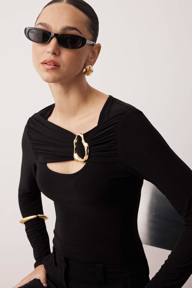 Black - Black Accessory and Cut Out Detailed Body-Smoothing Flexible Knitted Blouse TWOAW26BZ00087