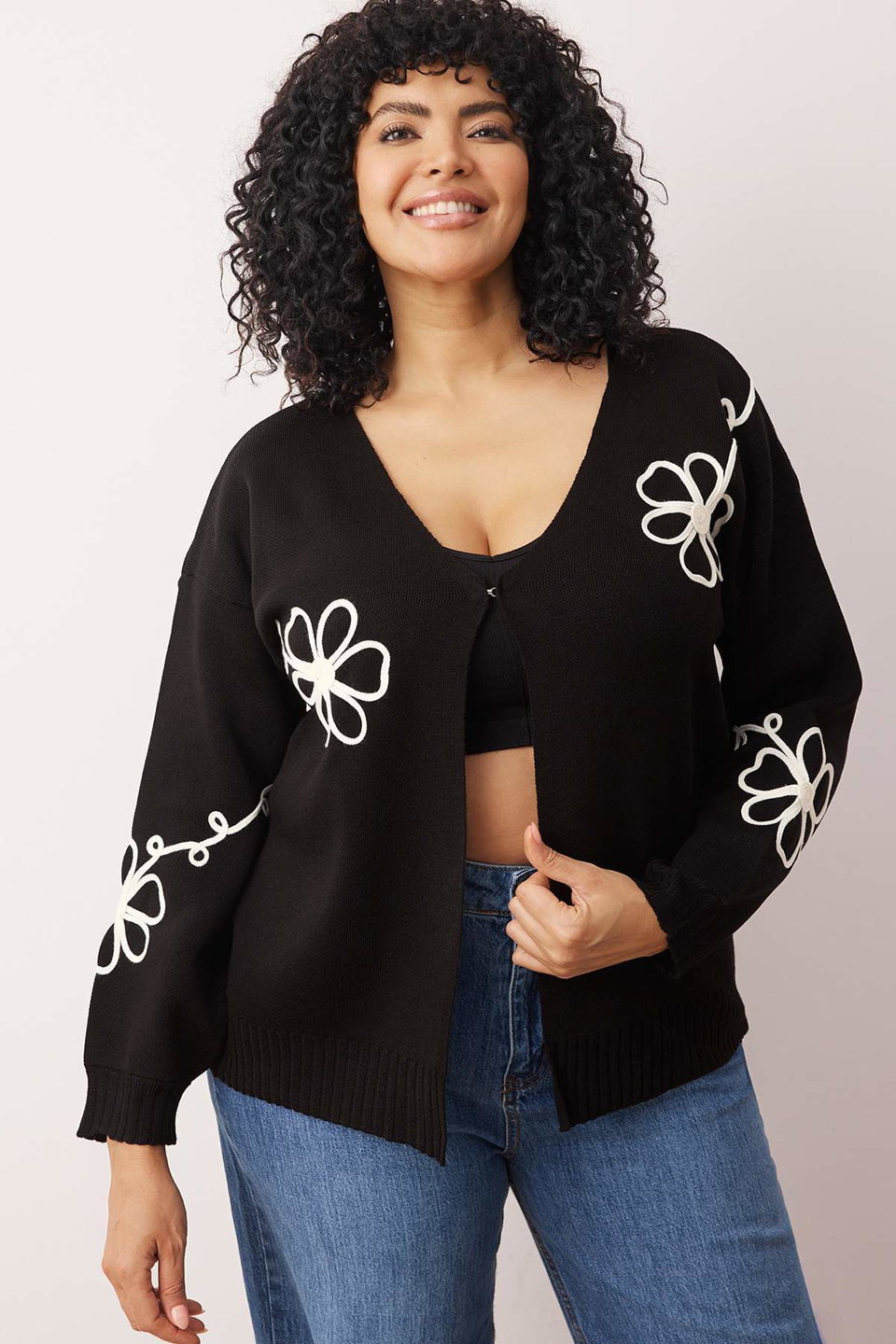 Embroidery Detailed V-Neck Knitwear Cardigan TBBAW26AV00018