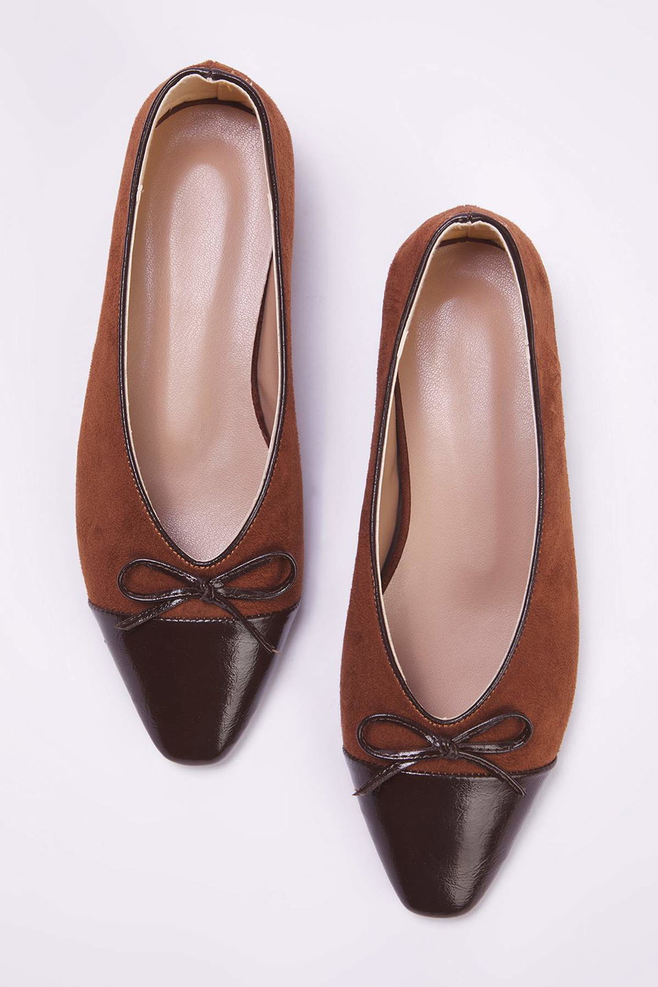 Bow Detailed Leather-Embellished Suede Almond Toe Ballerina TAKAW26BE00003