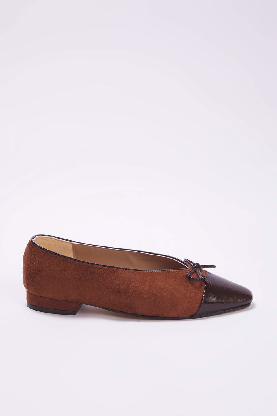 Bow Detailed Leather-Embellished Suede Almond Toe Ballerina TAKAW26BE00003