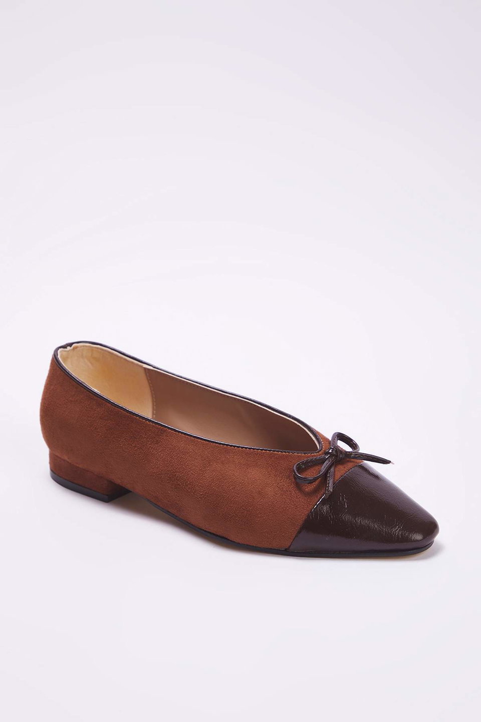 Bow Detailed Leather-Embellished Suede Almond Toe Ballerina TAKAW26BE00003
