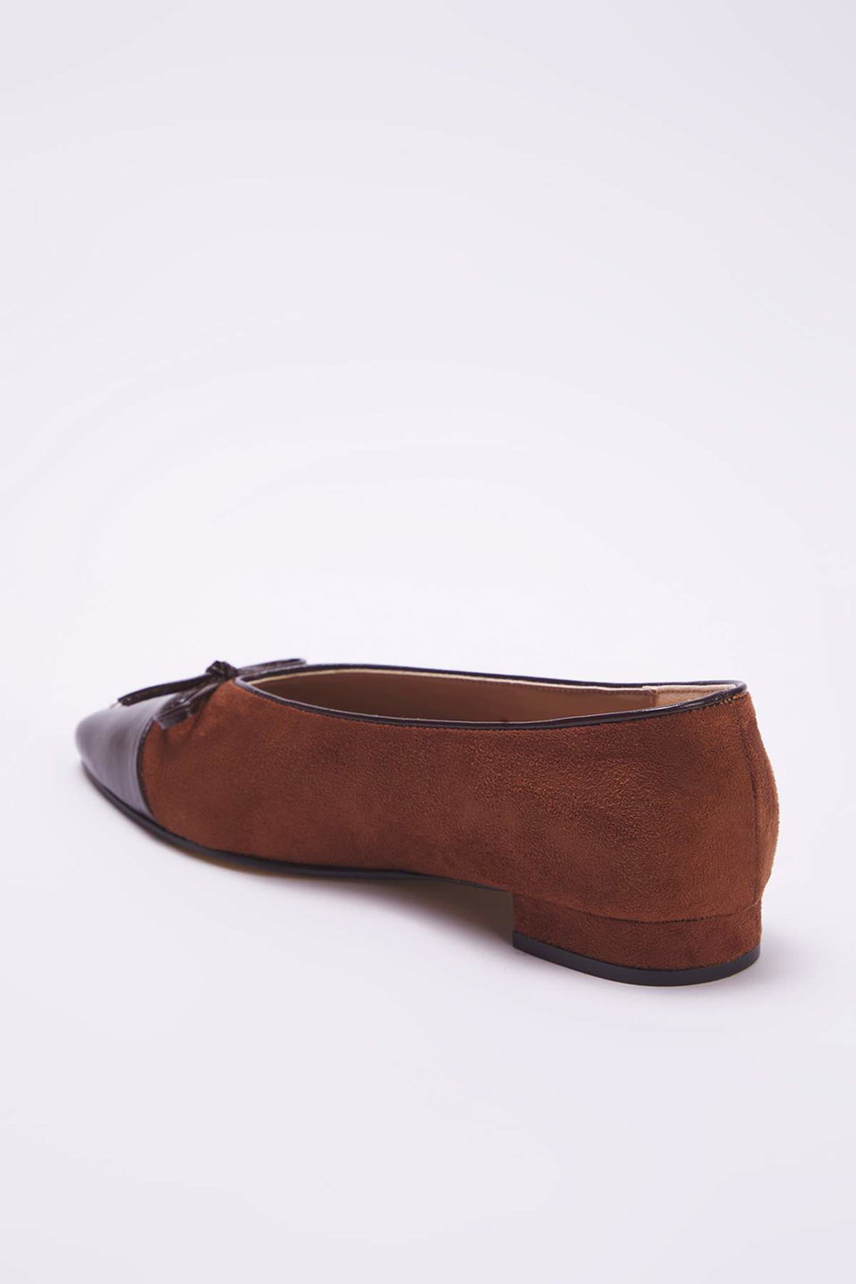 Bow Detailed Leather-Embellished Suede Almond Toe Ballerina TAKAW26BE00003