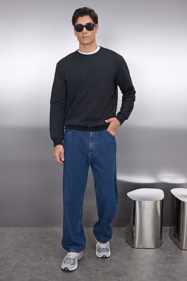 Black - Black Regular/Normal Cut Fleece Inside/Warm Sweatshirt TMNAW21SW1208