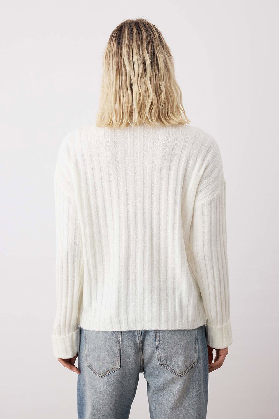 Wide Fit Soft Textured High Neck Knitwear Sweater TWOAW21KZ0783