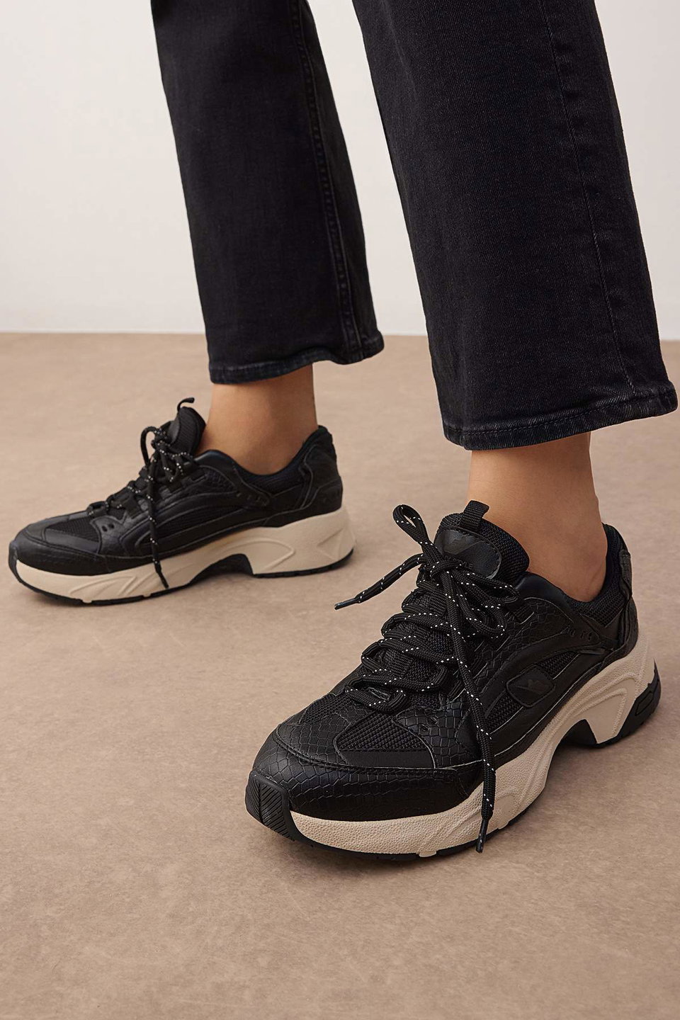 Textured Leather Detailed Lace-Up Women's Sneakers TAKAW26SN00015