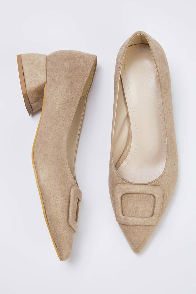 Beige - Beige Suede Buckle Detailed Pointed Toe Women's Block Heel Shoes TAKAW26TO00007