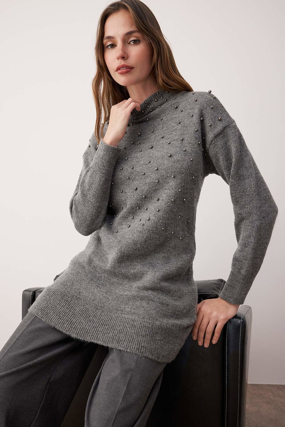 Metal Pearl Detailed Knitwear Sweater TCTAW26AK00006