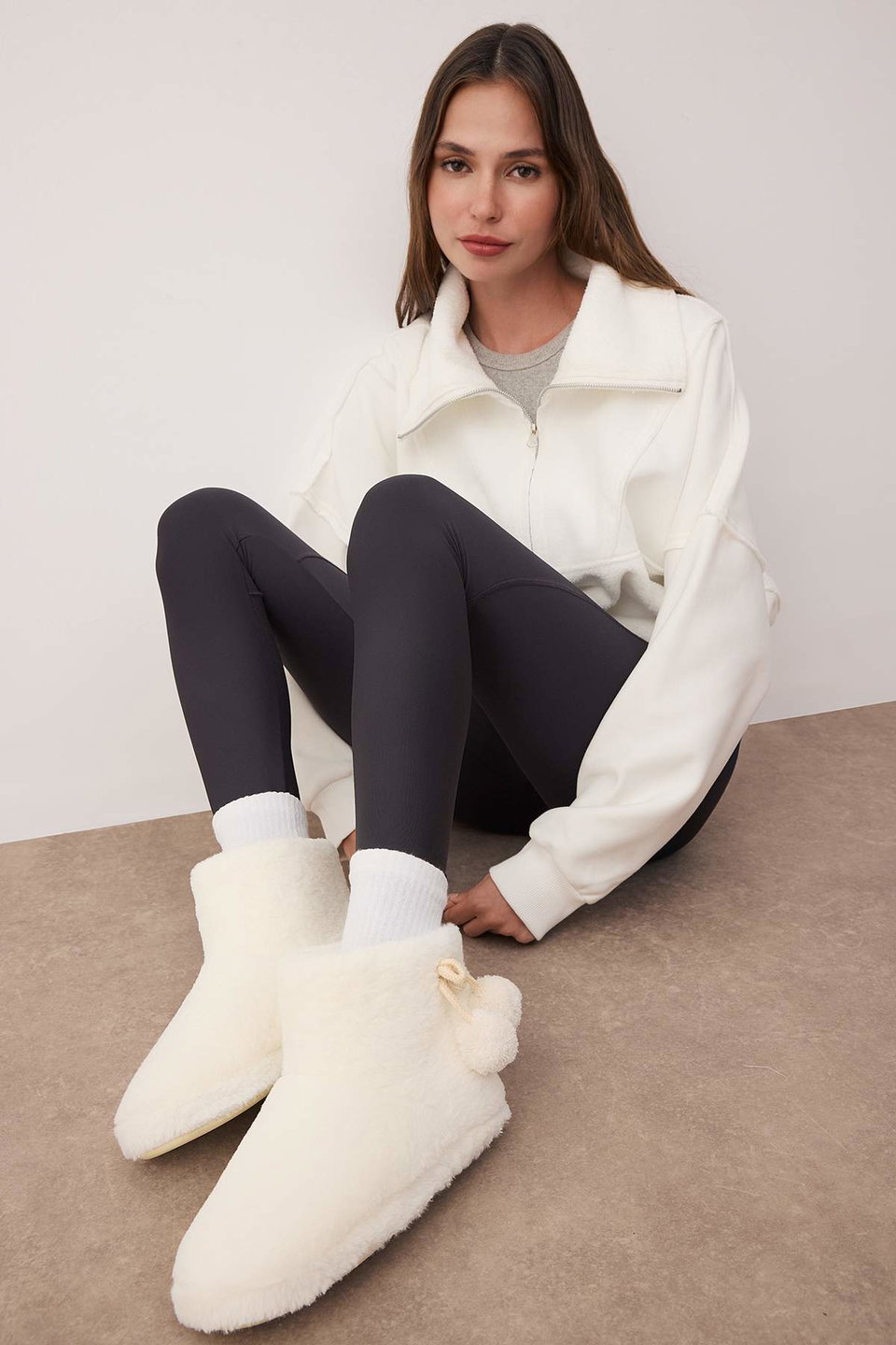Pompom Detailed Plush Women's Slipper House Boots TAKAW26ER00007