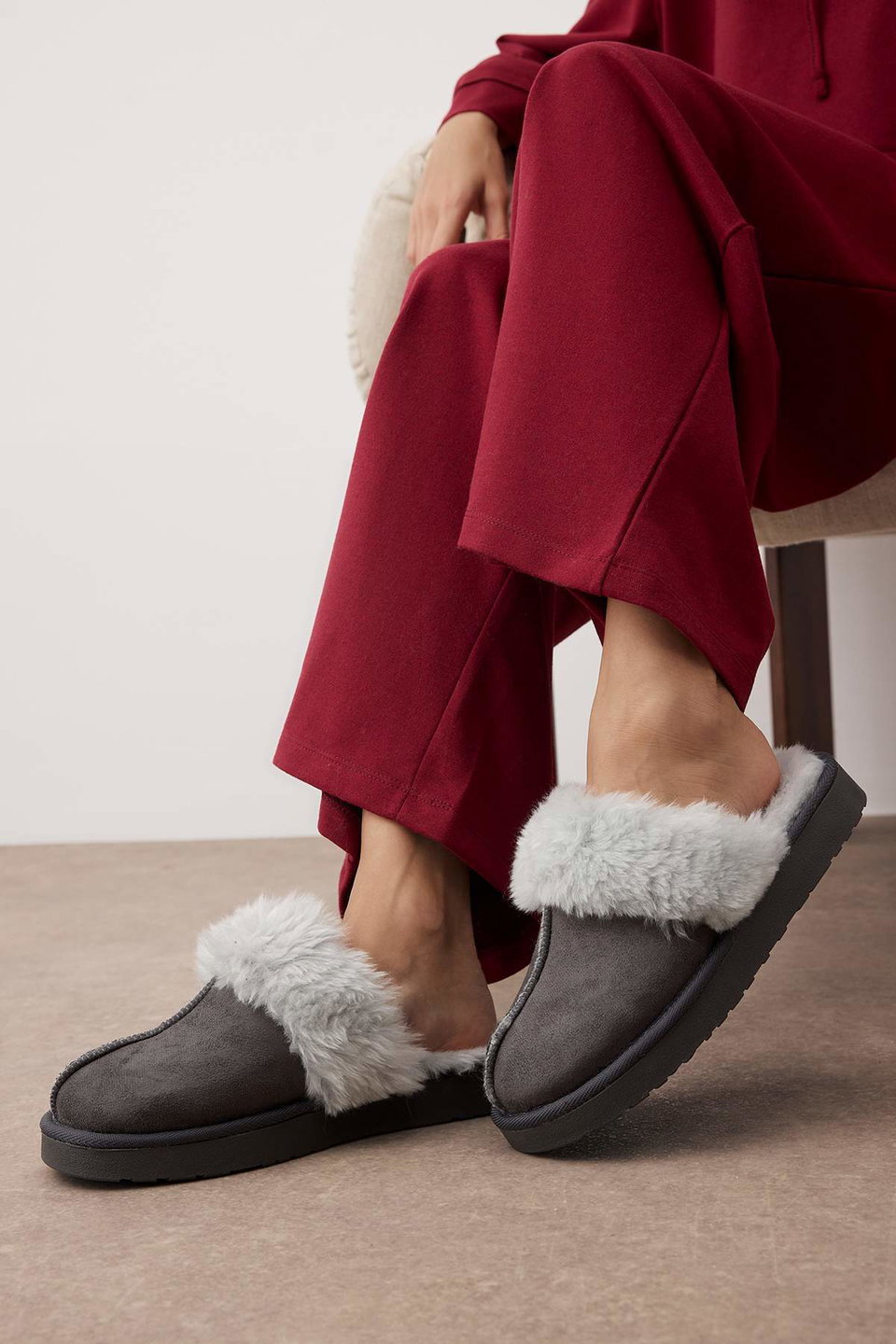 Suede Plush Fur Detailed Women's Slippers TAKAW26ER00006