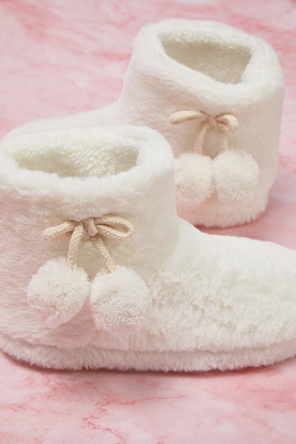 Pompom Detailed Plush Women's Slipper House Boots TAKAW26ER00007