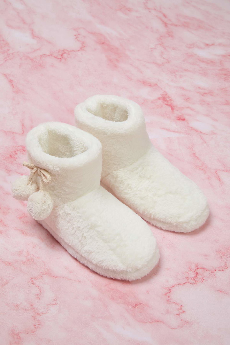 Pompom Detailed Plush Women's Slipper House Boots TAKAW26ER00007