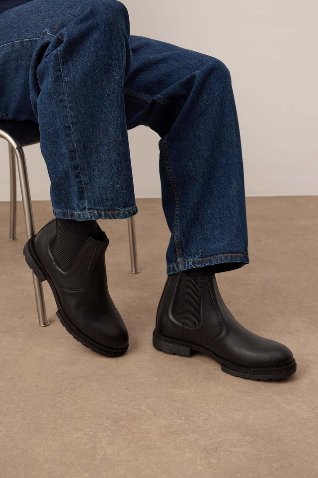 Schwarz - Black Short Flat Heeled Elastic Chealsea Men's Boots Takaw26Bo00019