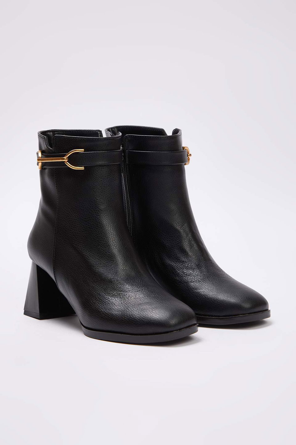 buckle detailed square toe block heel women's boot takaw26bo00052