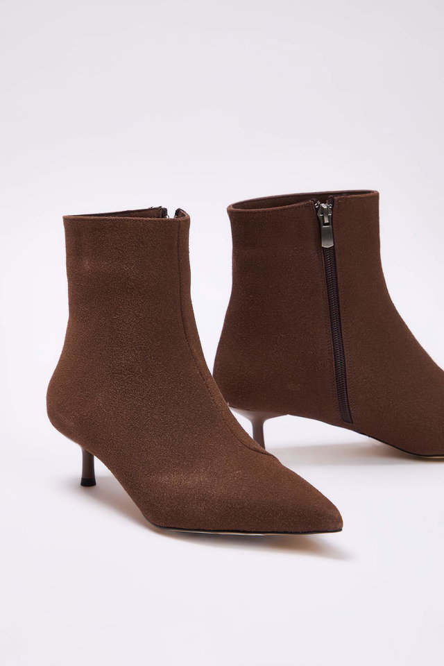 Brown - Burgundy Pointed Toe Ankle Kitten Thin Heeled Women's Boots Takaw26Bo00045