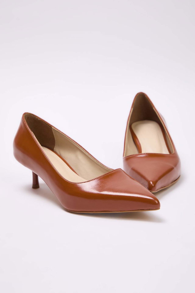 Caramel Crush-207 - Black Pointed Toe Kitten Heeled Women's Classic Heeled Shoes TAKAW26TO00011