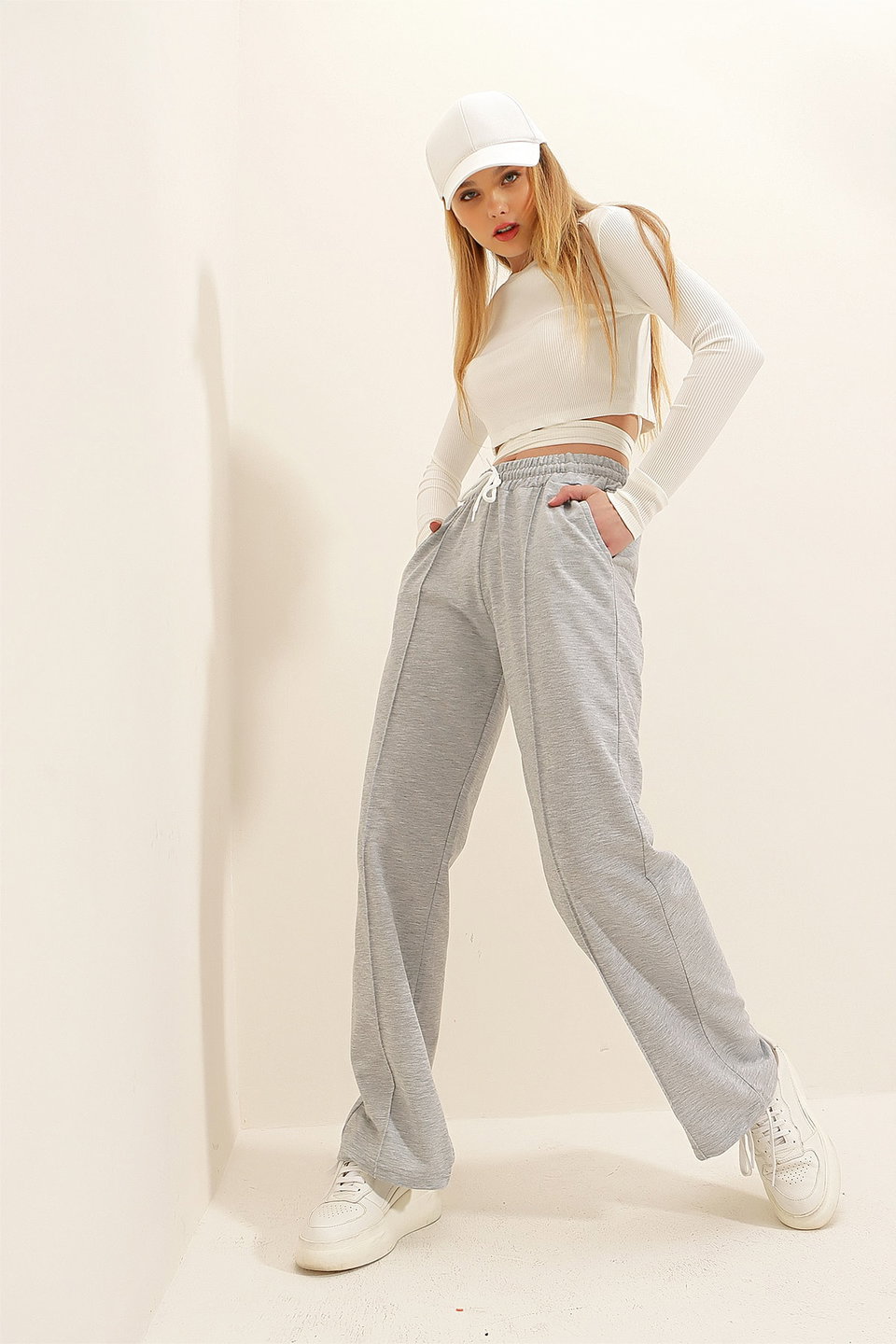 Women's High Waist Pleated Front Wide Leg Double Pocket Sweatpants ALC-X7957