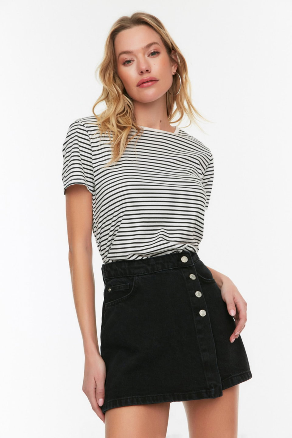 Button Detail Double Breasted High Waist Denim Shorts Skirt TWOSS22SR0448