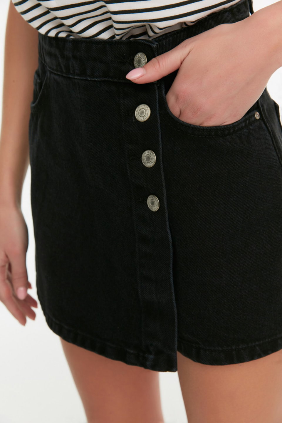 Button Detail Double Breasted High Waist Denim Shorts Skirt TWOSS22SR0448