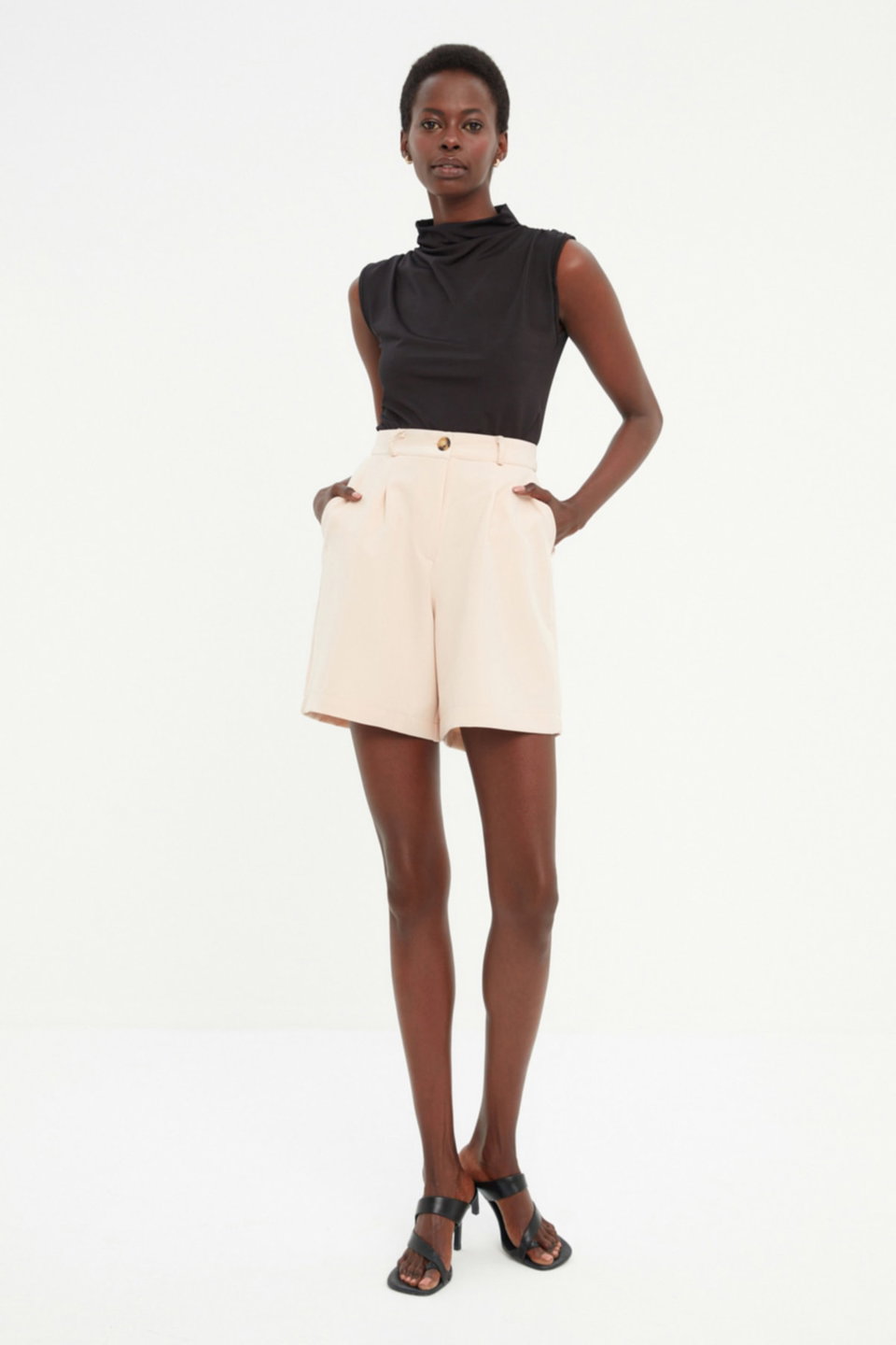 Pocket Regular Fit Woven Shorts TWOSS19WX0108
