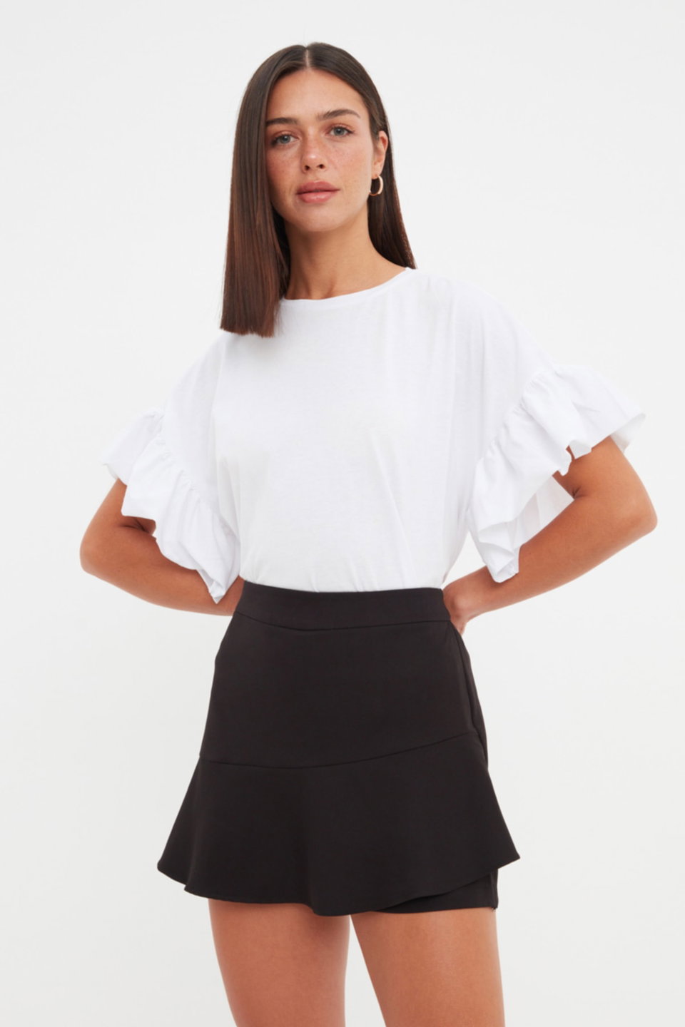 100% Cotton Ruffle Detailed Basic Crew Neck Knitted T-Shirt TWOSS22TS2429
