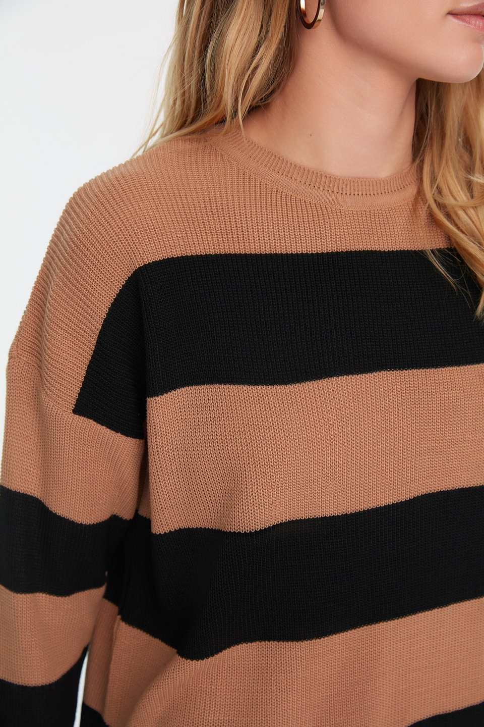 Striped Knitwear Sweater TCTAW22AK0131