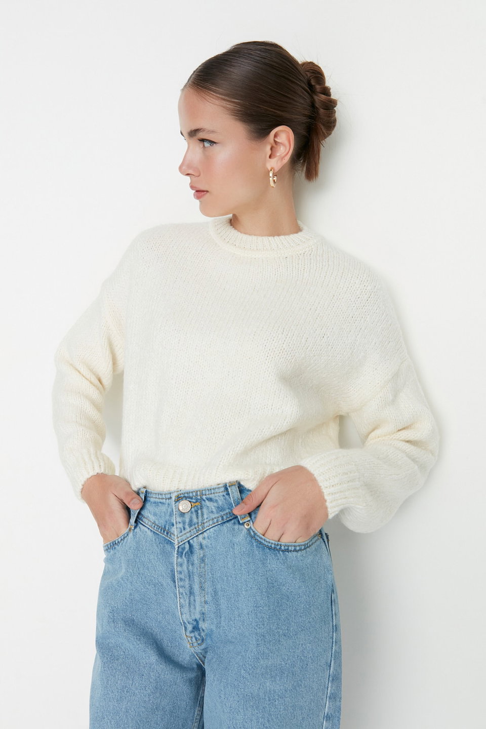 Wide Fit Soft Textured Basic Knitwear Sweater TWOAW23KZ00185