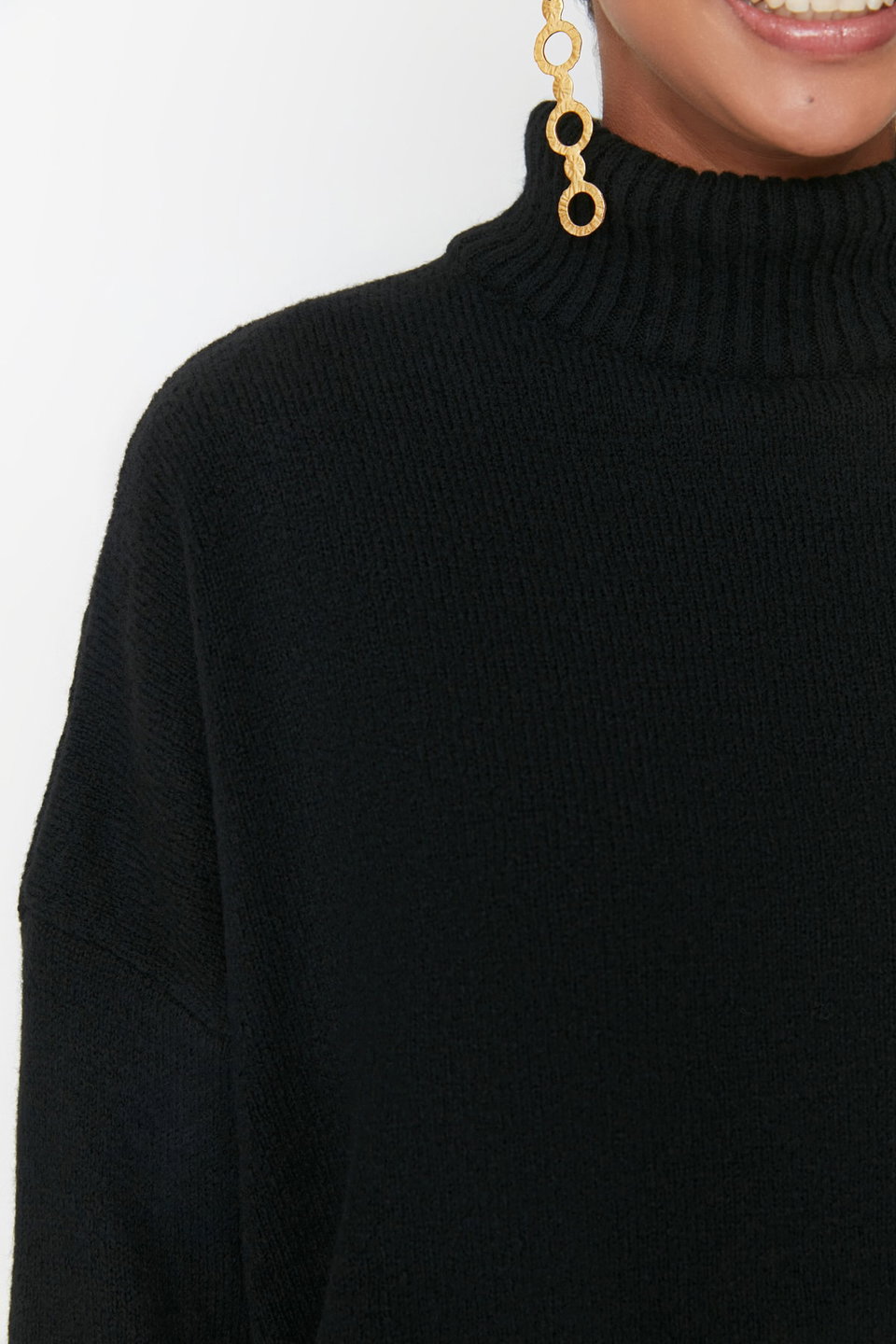 Wide Pattern Soft Texture Knitwear Sweater TWOAW23KZ00469