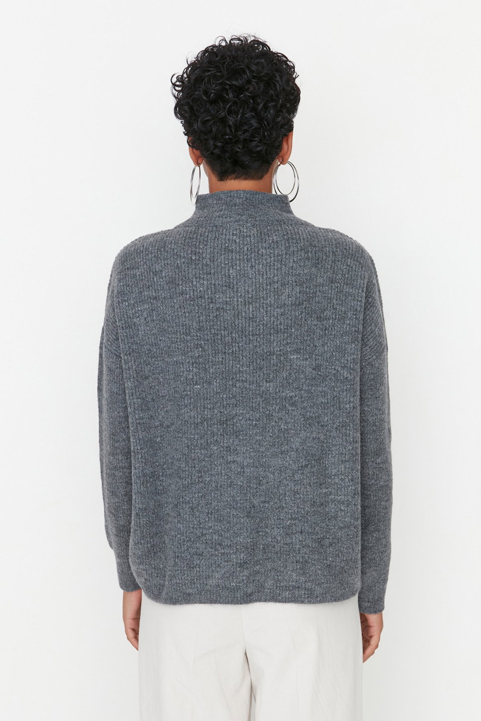 Soft Textured Zippered Knitwear Sweater TWOAW20XS0009