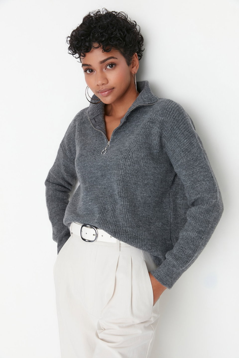 Soft Textured Zippered Knitwear Sweater TWOAW20XS0009