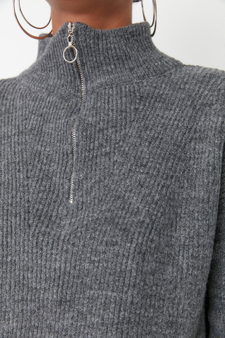 Soft Textured Zippered Knitwear Sweater TWOAW20XS0009
