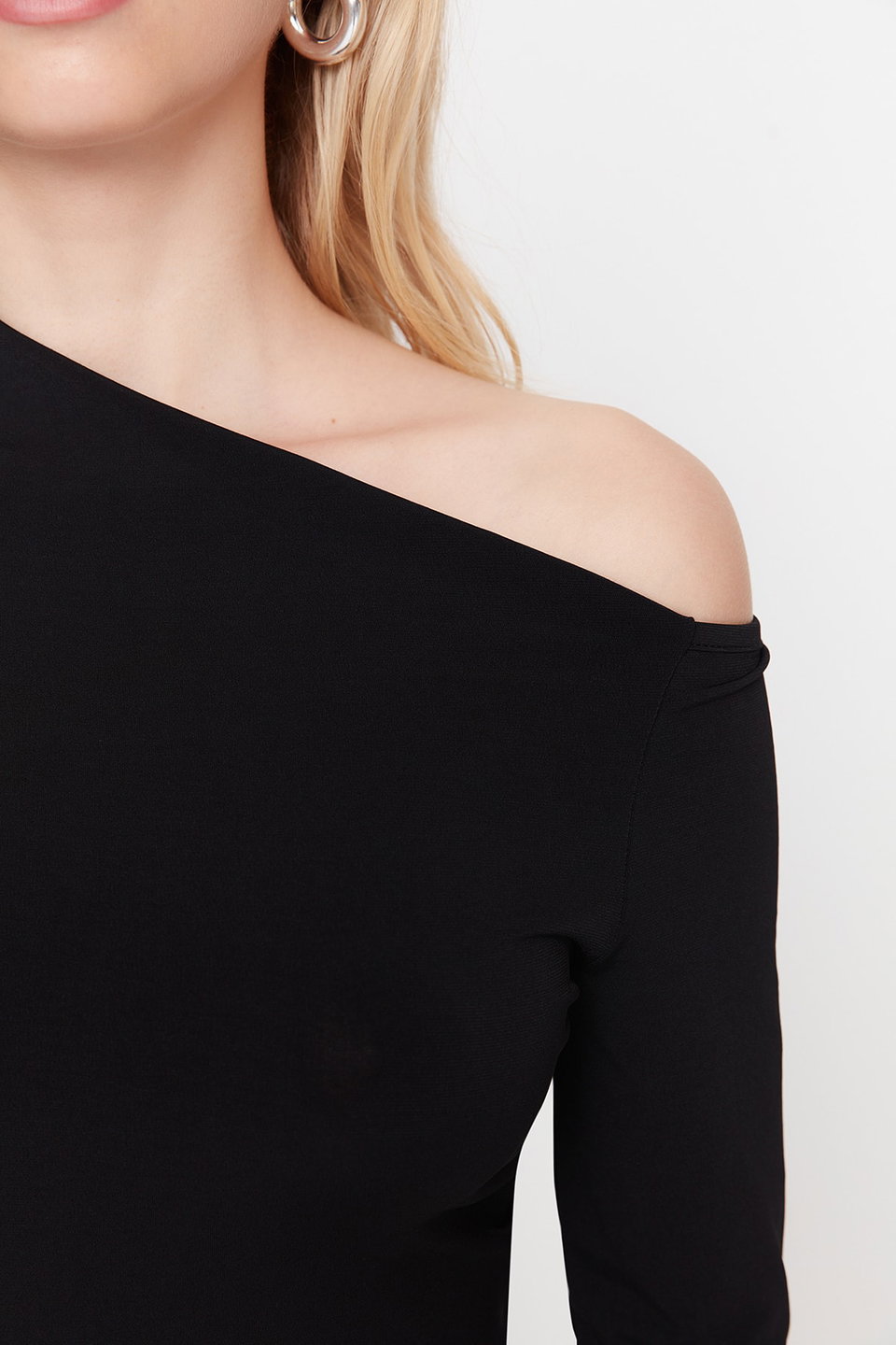 Slim Snap Fastener Asymmetric Collar Stretchy Knitted Bodysuit TWOAW22BD0178