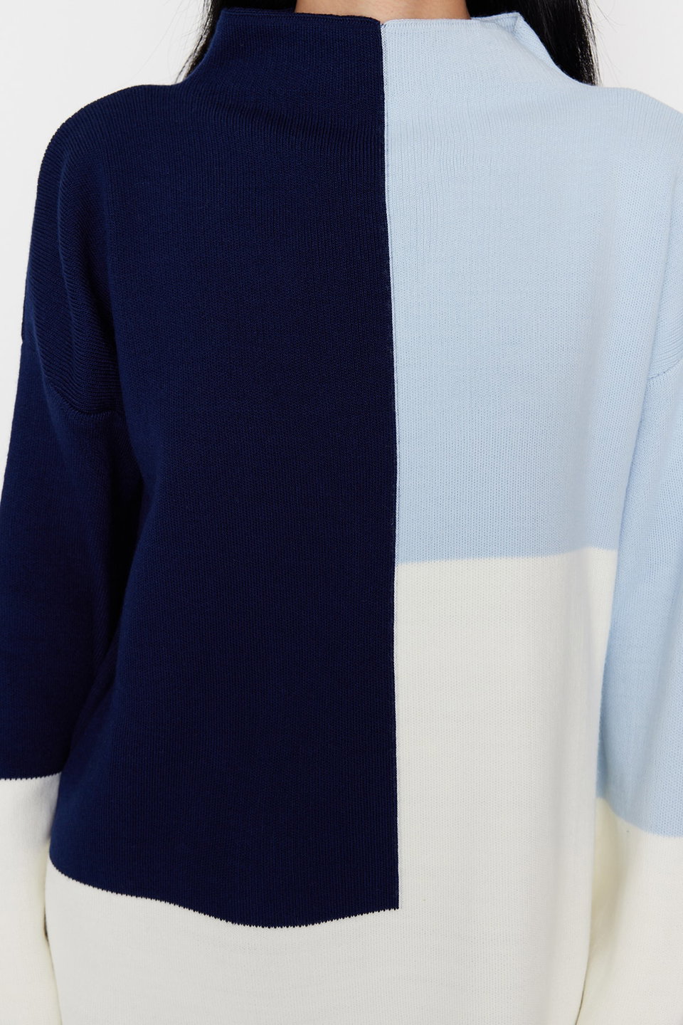 Color Block High Neck Knitwear Sweater TCTAW22AK0054