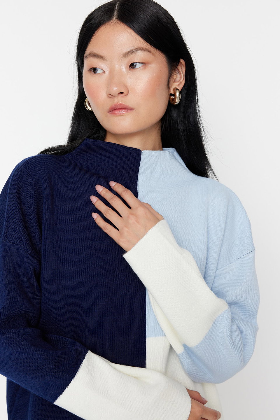 Color Block High Neck Knitwear Sweater TCTAW22AK0054