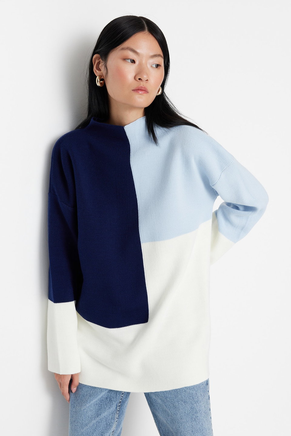 Color Block High Neck Knitwear Sweater TCTAW22AK0054
