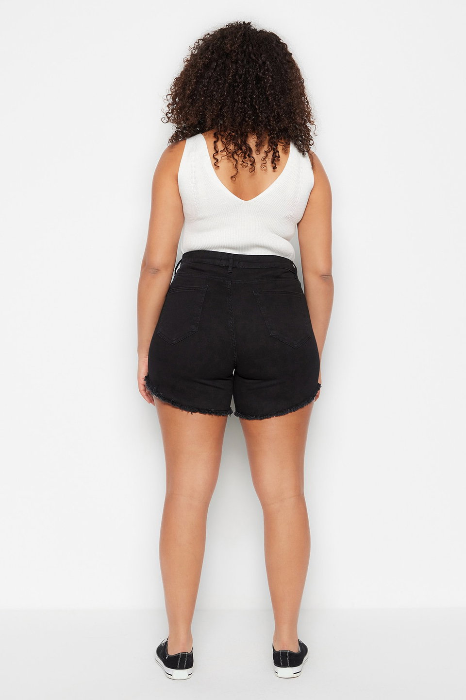 Flexible Skinny Denim Shorts With Tassels Tassels & Bermuda TBBSS23CJ00016