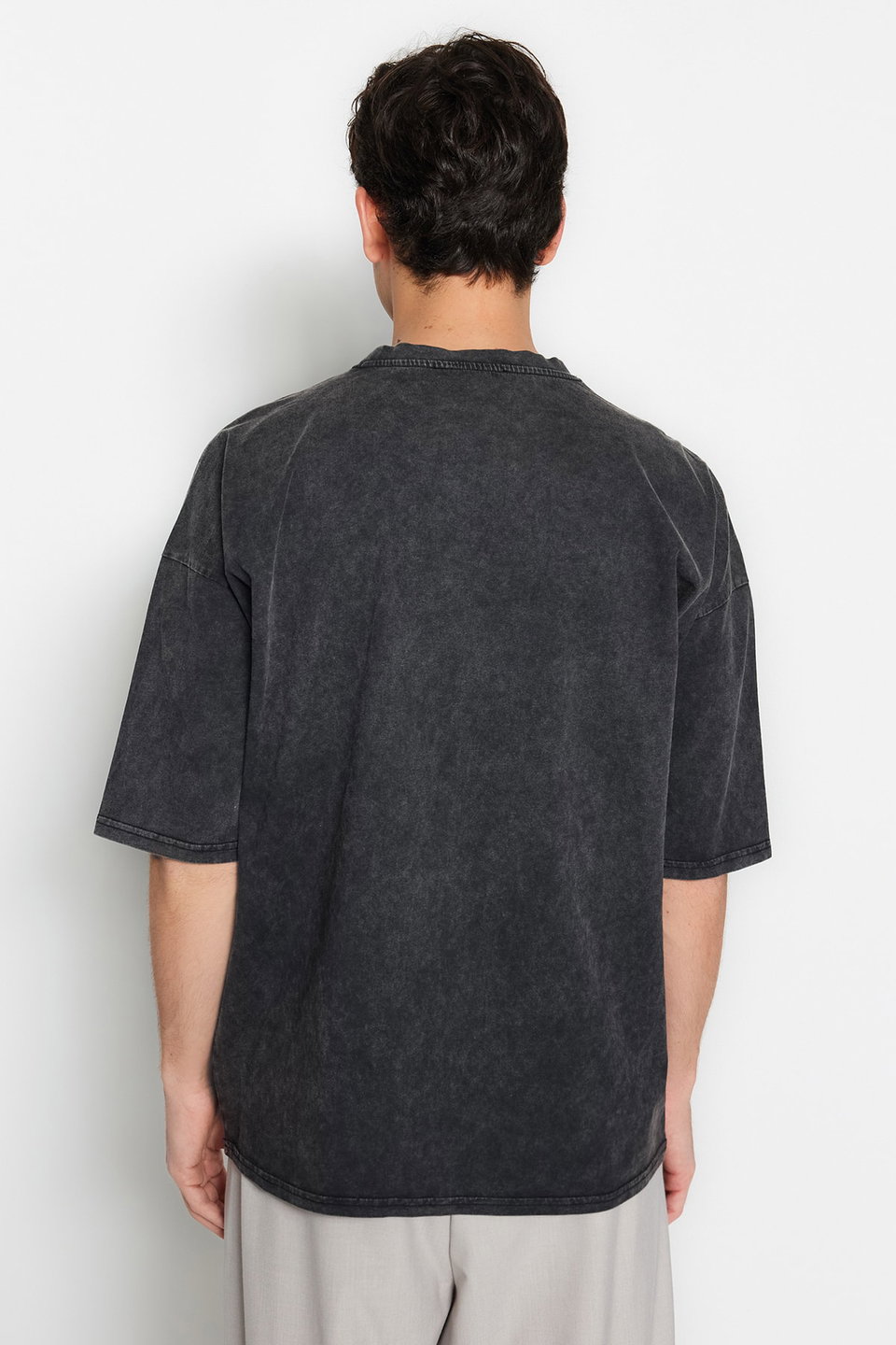 Limited Edition Oversize/Wide Cut Faded 100% Cotton T-Shirt TMNSS23TS00153