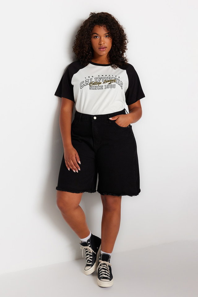Black - Black High Waist Wide Leg Straight Jeans Shorts TBBSS22JE00012