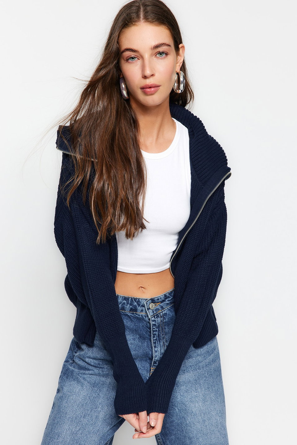 Wide Pattern Turn-down Collar Zippered Knitwear Cardigan TWOAW24HI00072