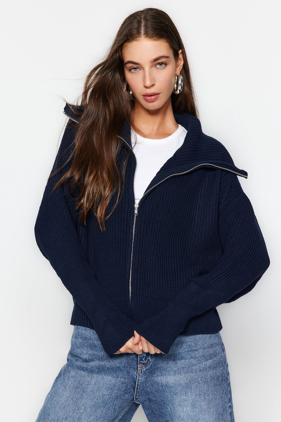Wide Pattern Turn-down Collar Zippered Knitwear Cardigan TWOAW24HI00072